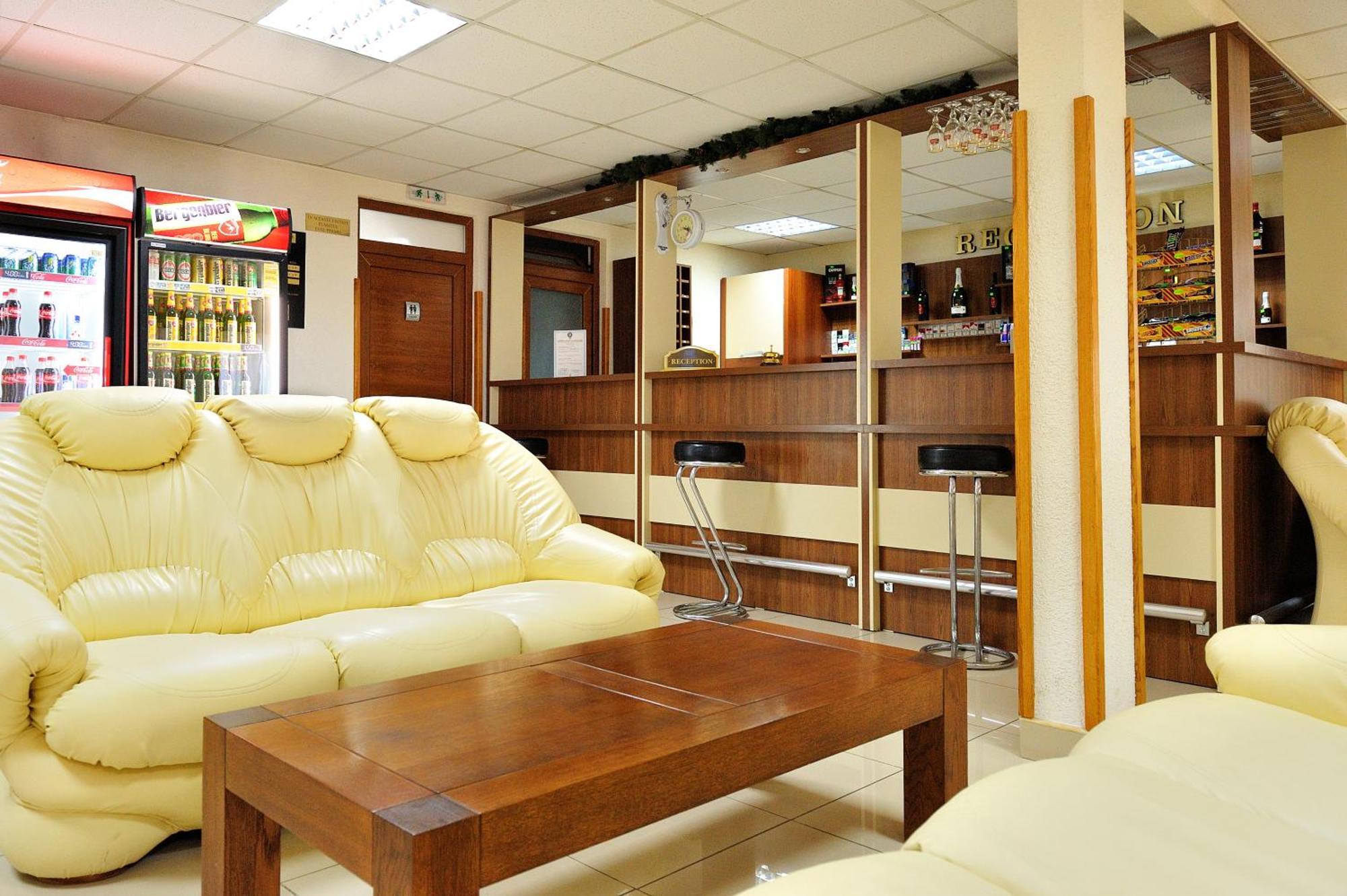 Motel Confort Floresti  Bagian luar foto